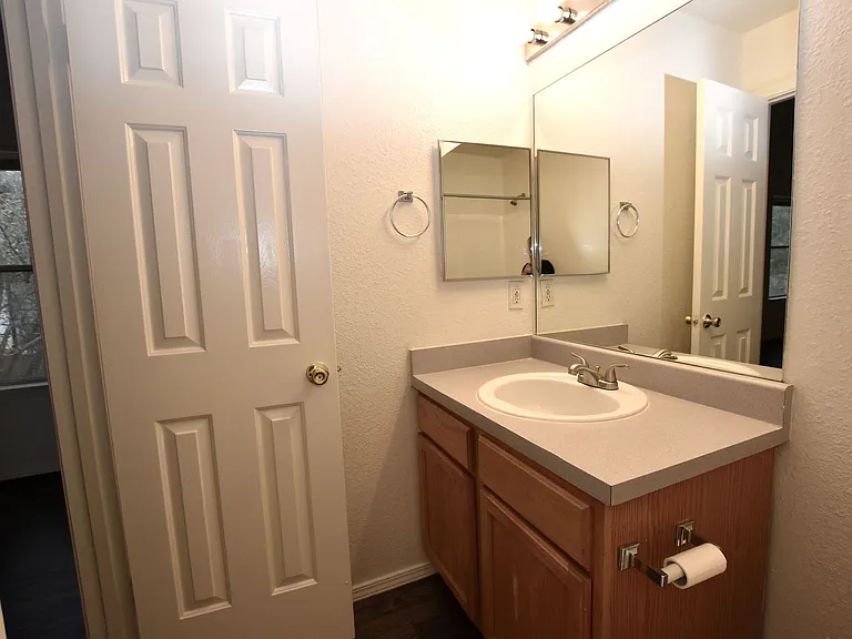 921-923 Sagewood Trl — Photo 7