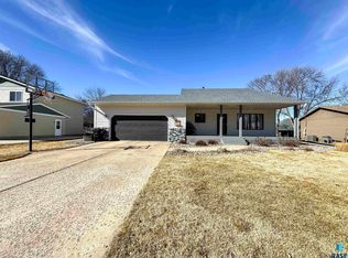 2209 S Dover Dr, Sioux Falls, SD 57106