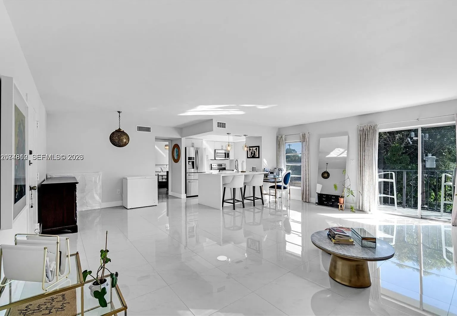 Ionian Plaza Condo — Photo 2