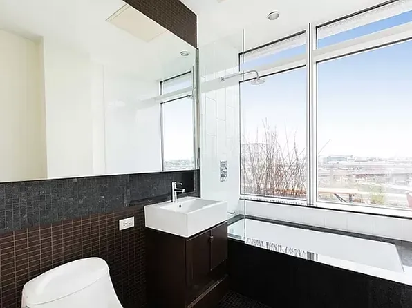 10-17 Jackson Avenue image 7 of 12