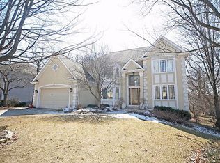 230 Long Oak Dr, West Chicago, IL