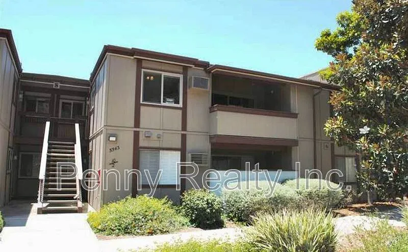 2 bed, 1.5 bath, 884 sqft, $2,295 — Photo 1