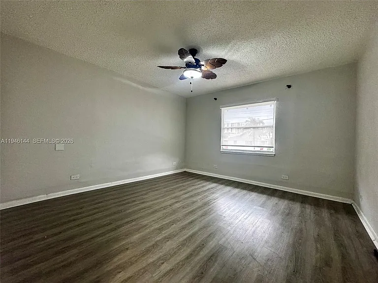 529 SW 3rd St #2 — Photo 4