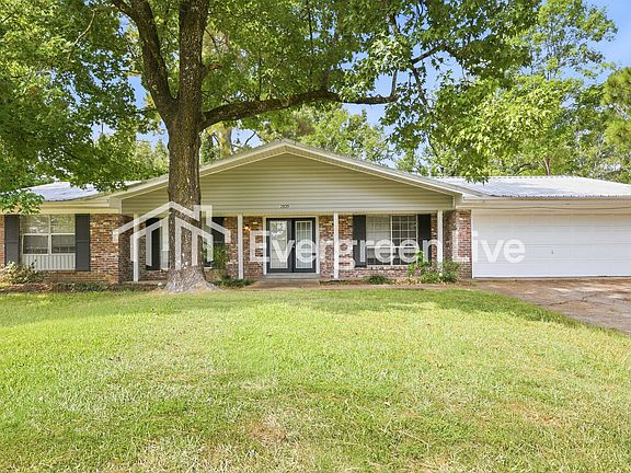 2nd image of 2839 Fallbrook Dr