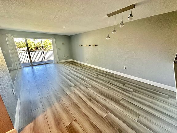 4th image of 14025 Fairway Island Dr APT 325