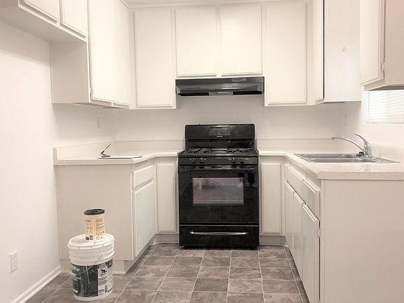 4th image of 410 S Curtis Ave #3