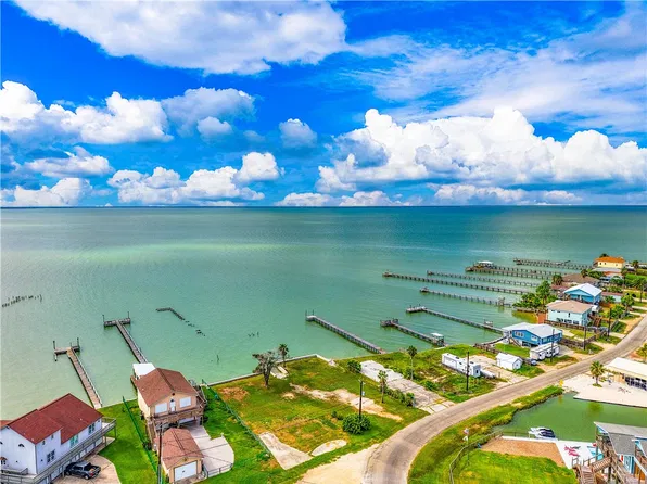 604 Copano Cove Rd, Rockport, TX 78382