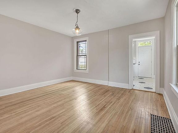 3rd image of 540 Cline St #540