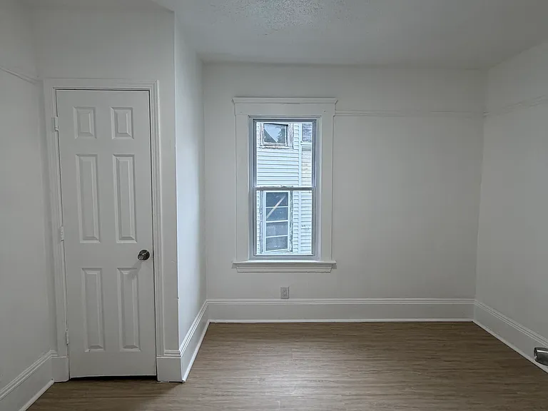 1139 E 74th St #1137 — Photo 2