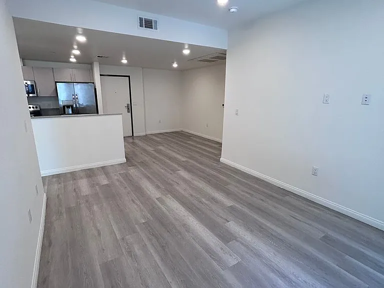 V on Victory Apartments — Photo 18