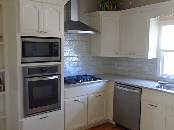 5th image of 85 Bay Ave