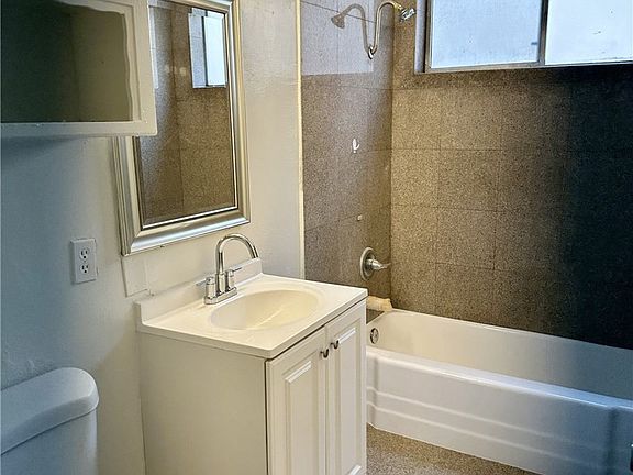 2nd image of 4830 Canoga St #4830E