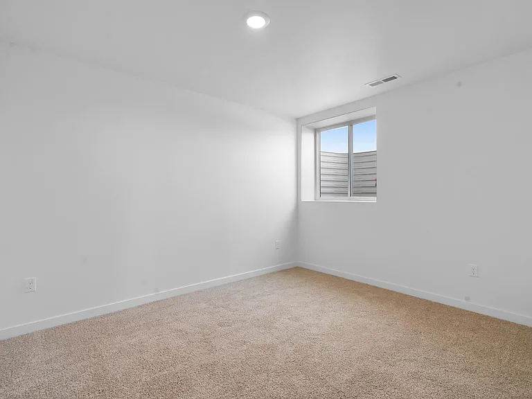 102 Sycamore Dr — Photo 21