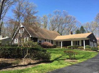 21 Greenleaf Dr, Huntington, NY 11743