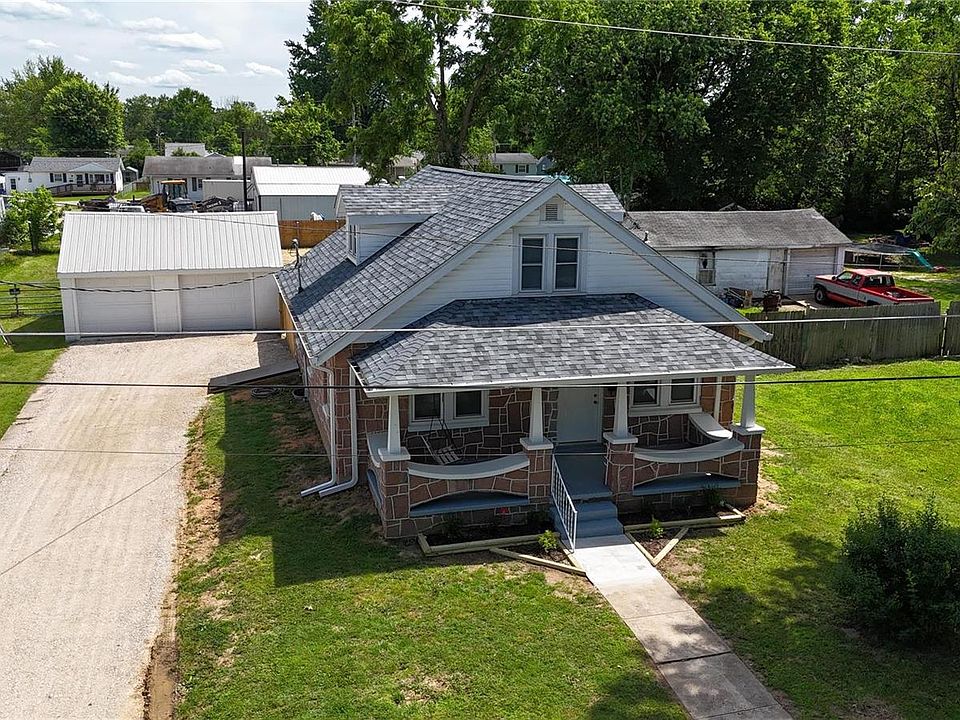 1st image of 811 E Ellis St