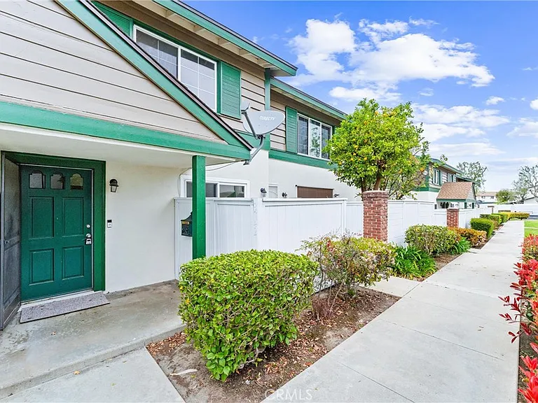 8242 Henderson Grn — Photo 2
