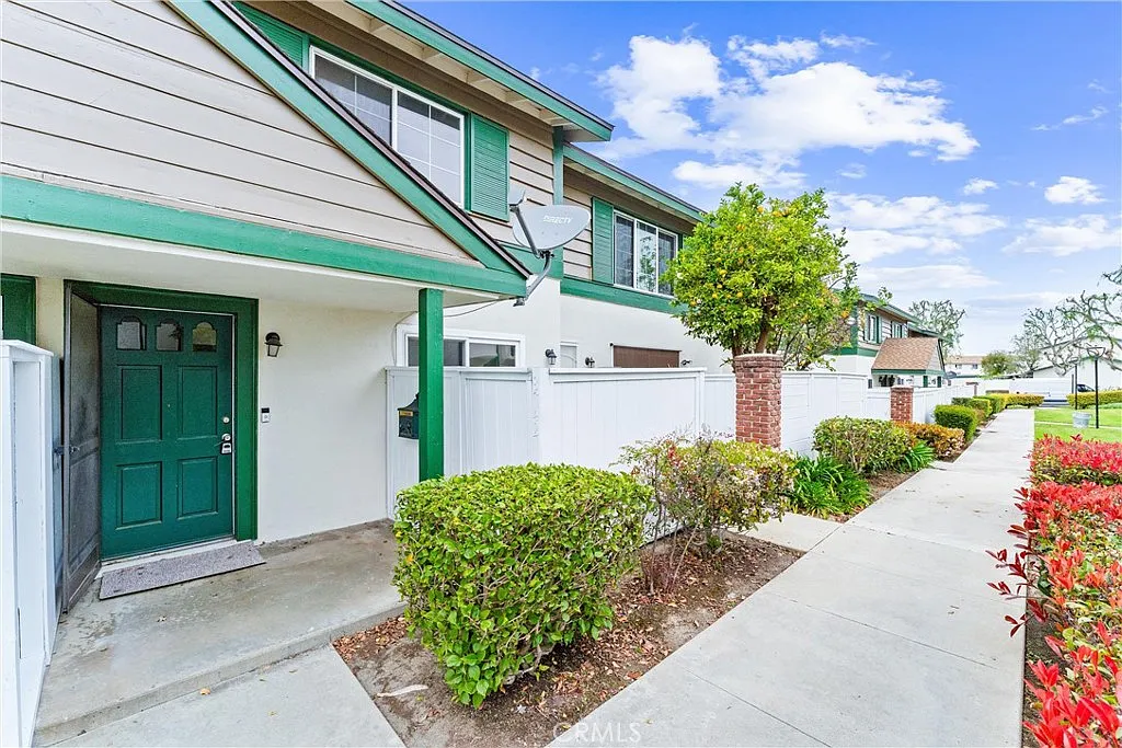 Building Photo - 8242 Henderson Grn