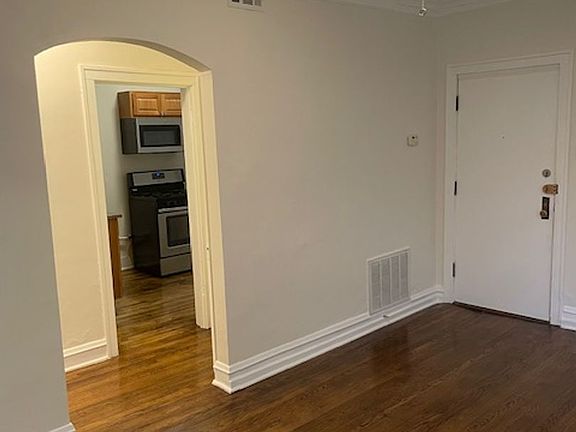 3rd image of 3120 N Washtenaw Ave #1