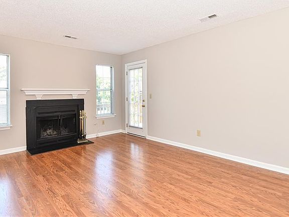 4th image of 814 Ashebrook Dr APT C