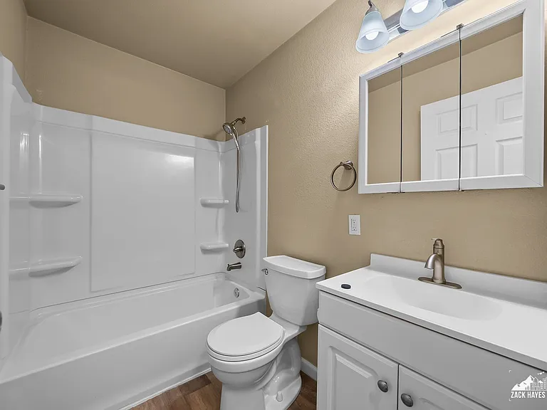 618 Gambell St #11 — Photo 16