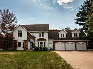 12240 Forest Meadow Dr, Dubuque, IA 52001