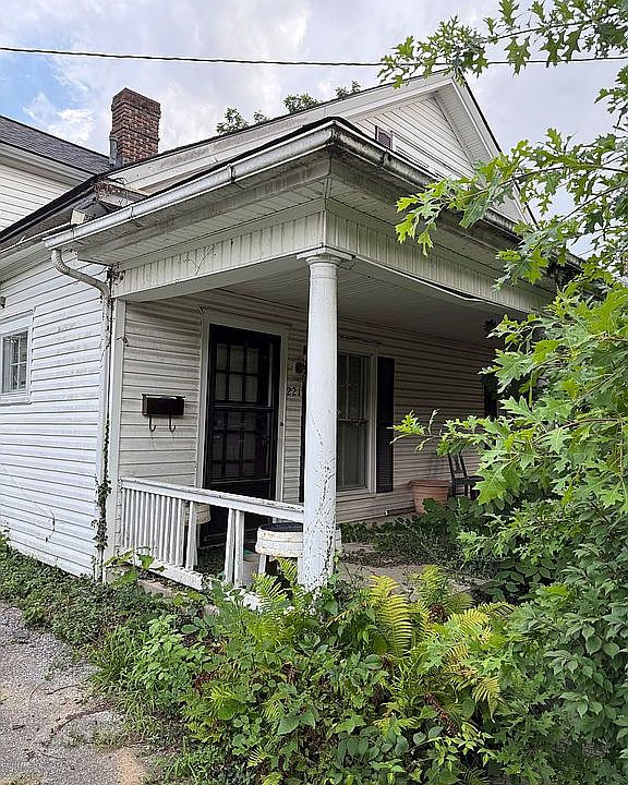 1st image of 221 E 2nd St