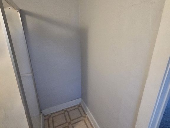 5th image of 605 E Burlington St #4
