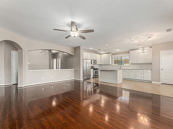 4th image of 520 Cedar Branch Dr
