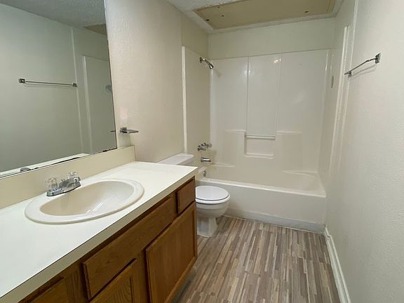 3rd image of 805 SE 4th St APT 106
