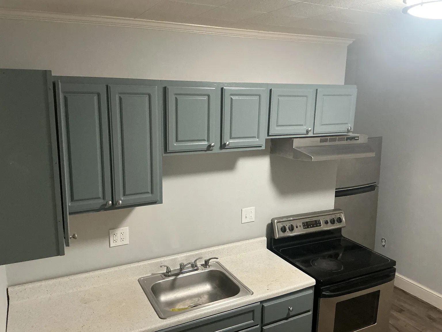 105 Russell Ave — Photo 2