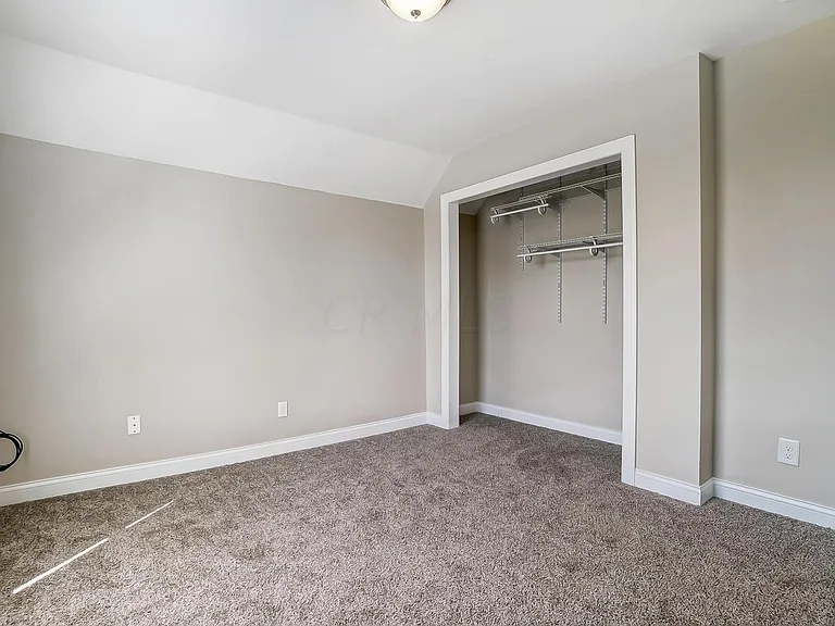 147 Whitethorne Ave — Photo 20