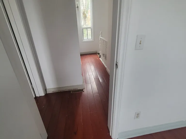 32 Windermere Ave #1 — Photo 8