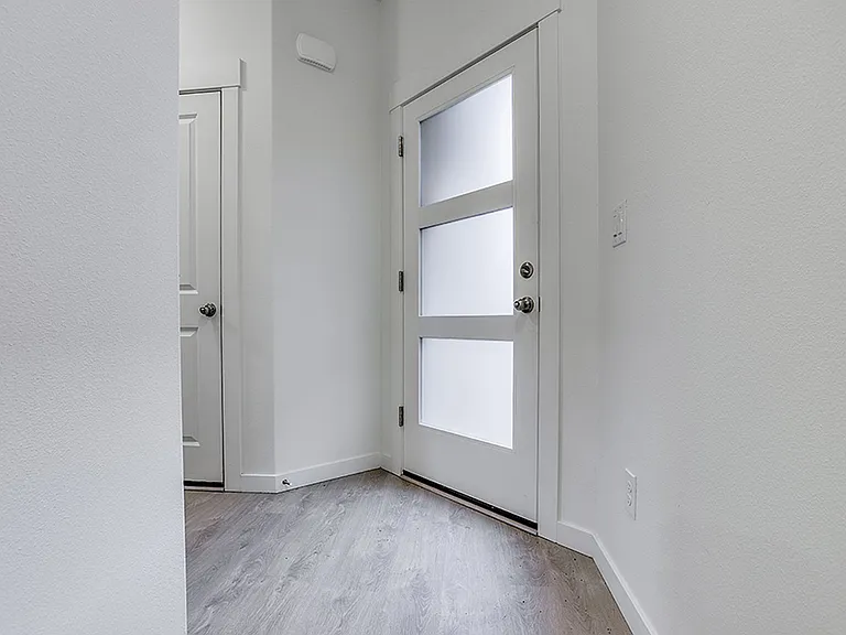 1122 N Auburn Pl — Photo 3