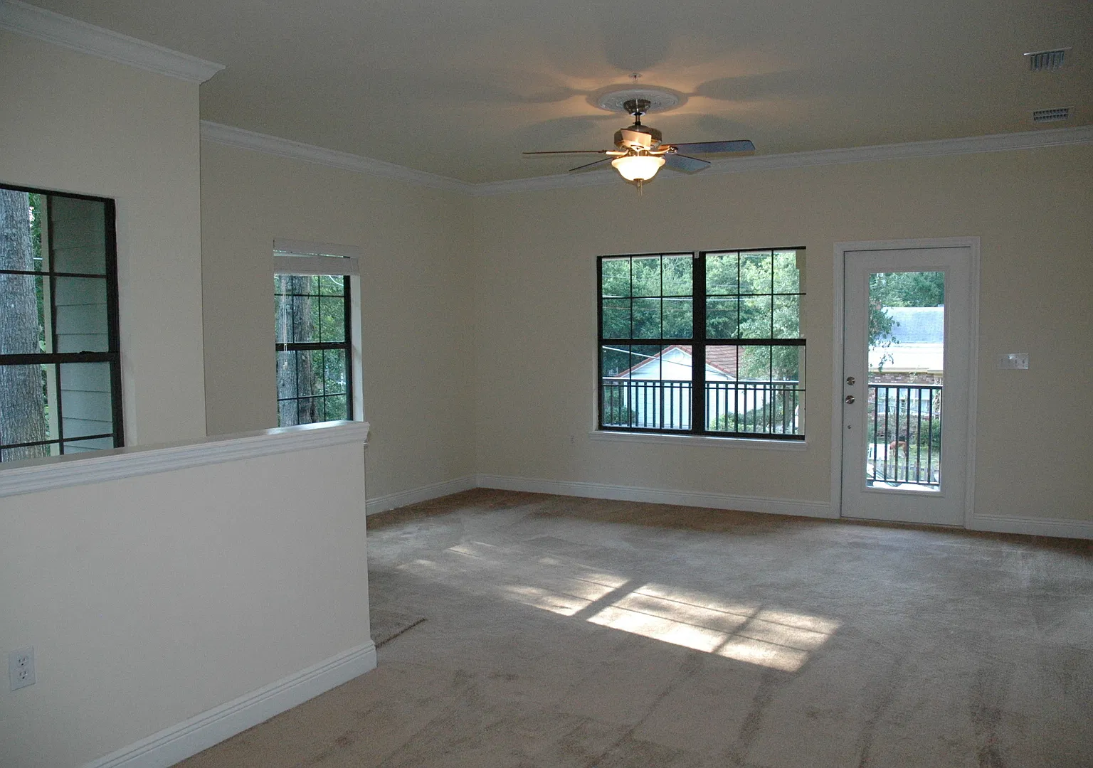 Margaret's Manor - Beautiful 2 Bedroom, 2 Bathroom Apartment — Photo 3