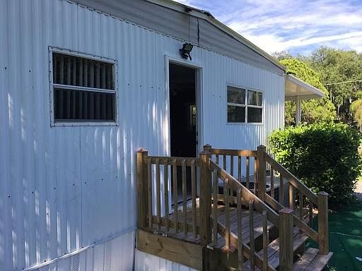 2nd image of 1549 Lakeview Dr