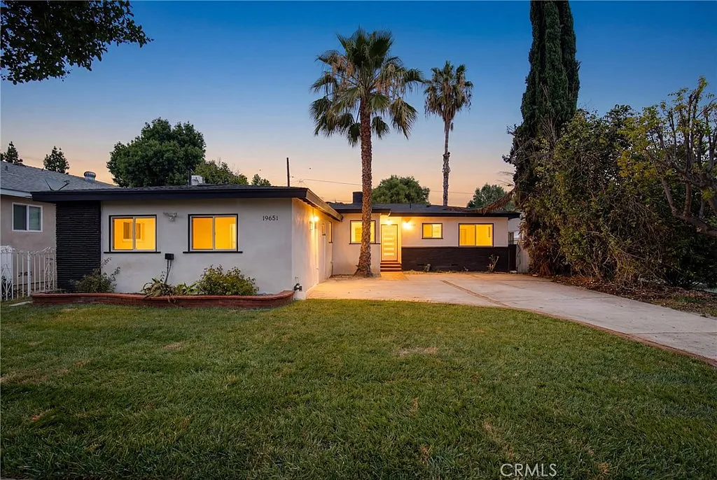 3 bed, 1377 sqft, $4,900 — Photo 1