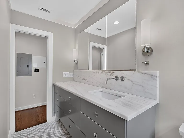 2323 Barberry Dr — Photo 27