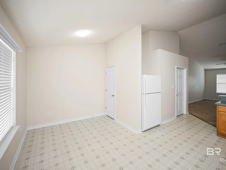 13097 Concord Dr E — Photo 10