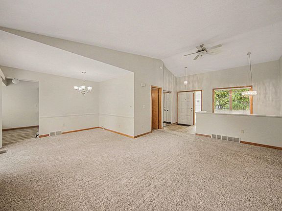 4th image of 2810 S Wood Dale Dr