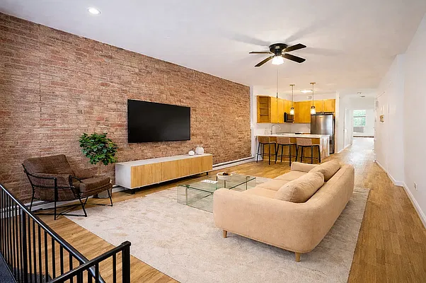 Rented by Manhattan Realty Group | media 1
