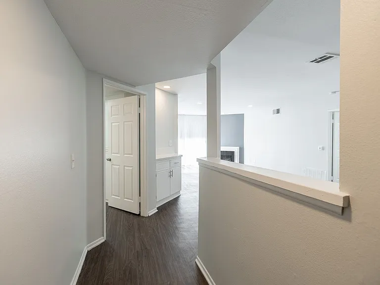 5235 Kester Ave — Photo 49