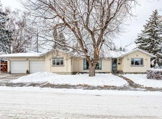 2607 E Kelwood Dr SW, Calgary, AB T3E 4A1