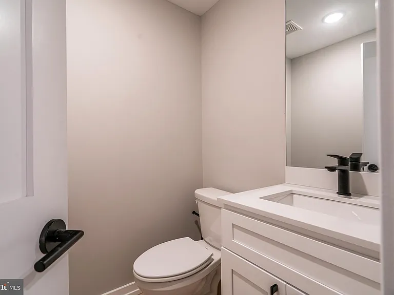 719 Dickinson St #2B — Photo 10