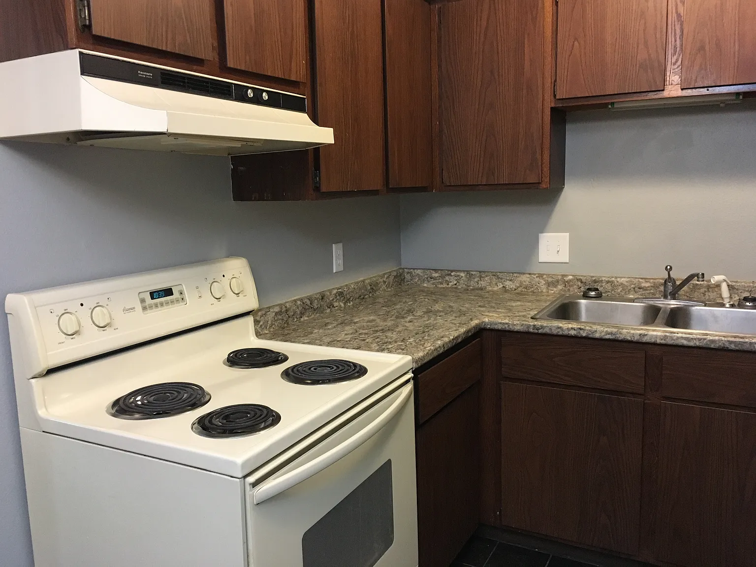 Cobblestone Apartments — Photo 4