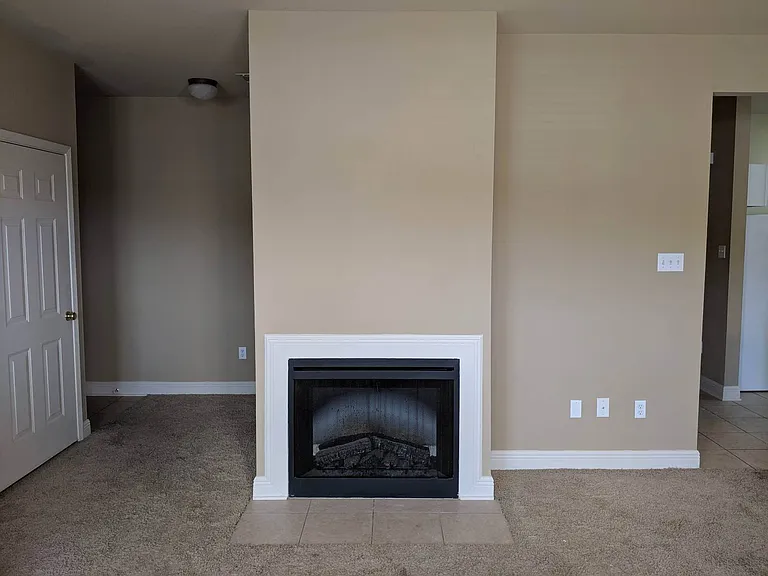 Electric heater fireplace