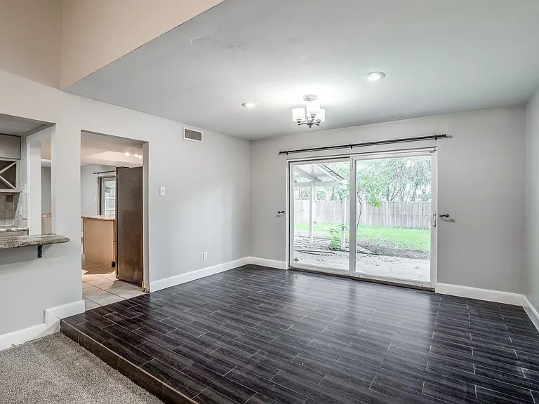 902 Firestone Ln — Photo 16