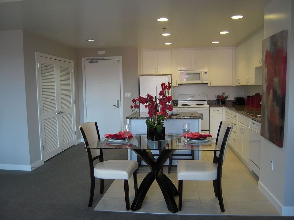 1st image of 250 King St Unit 628