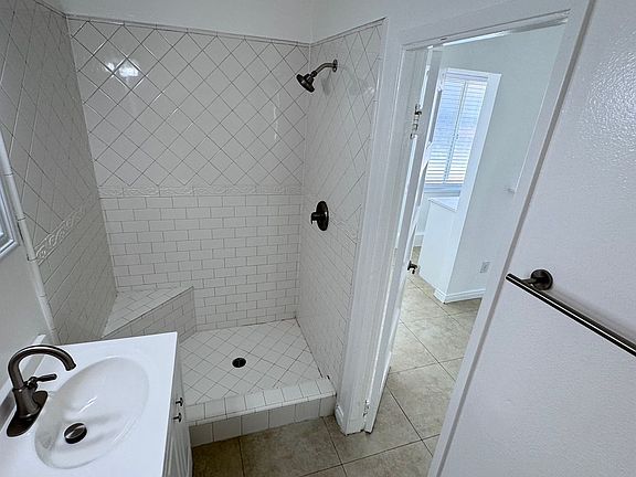 3rd image of 921 Monterey Blvd #918