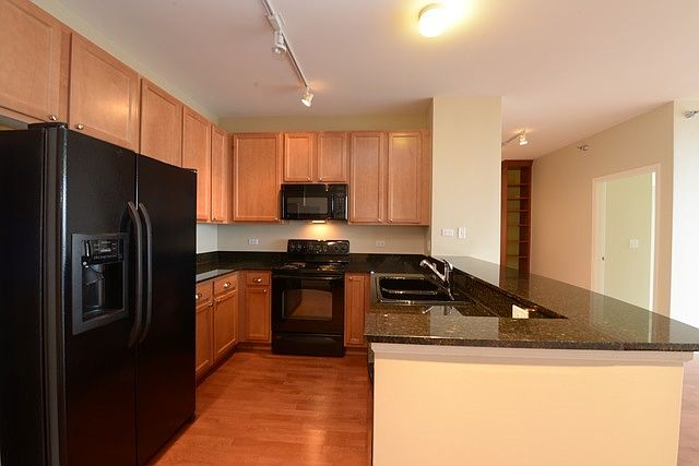 1st image of 1841 S Calumet Ave APT 802