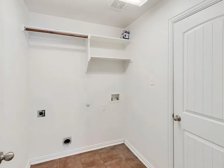 4908 Rushden Rd — Photo 15